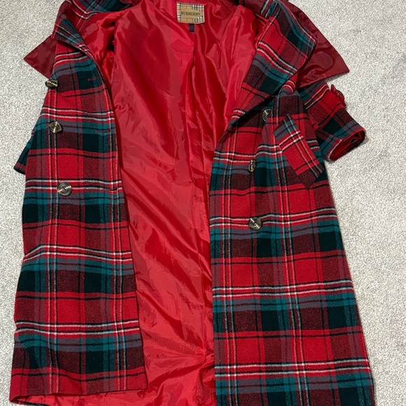 Burberry Red and blue Plaid gorgeous coat! Plus a hat - Picture 13 of 13